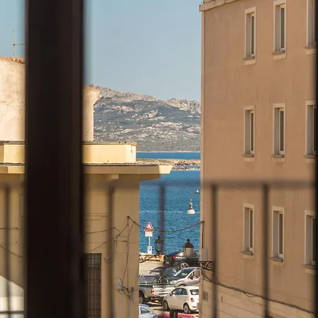 Splendido In Pieno Centro Dell'isola Apartment